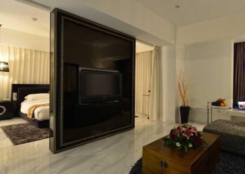 Kingtown Hotel Hongqiao Шанхай Екстериор снимка